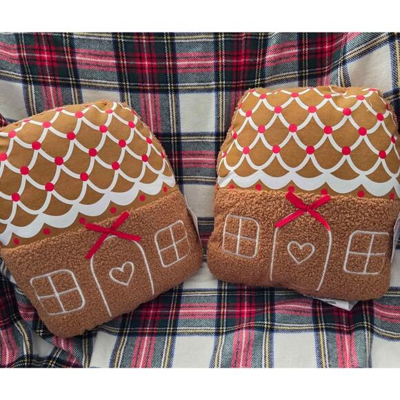 Set of 2  NEW 'GINGERBREAD HOUSE' COZY Decorative Pillows (LAST SET AVAIL!) - Picture 2 of 3